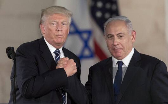 Thủ tướng Israel Benjamin Netanyahu đã xóa một bức ảnh chụp chung với đương kim Tổng thống Donald Trump. (Ảnh: AP)