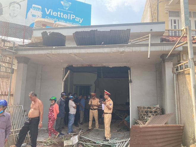 CLIP: Kinh hoàng xe tải lao thẳng vào nhà dân ở Đồng Nai - Ảnh 9.