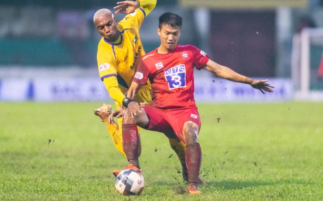 "Bom tấn" chấn thương, SLNA gọi lại "người thừa" của Nam Định