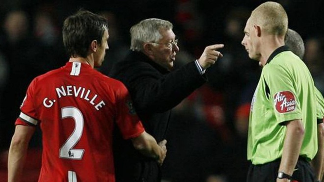 Trọng tài thiên vị MU từ thời Sir Alex, có thật thế không? - Ảnh 1.