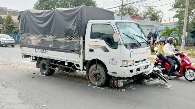 Tài xế ngủ gật, xe tải tông nhiều học sinh bị thương nặng trên Quốc lộ 91 - Ảnh 1.