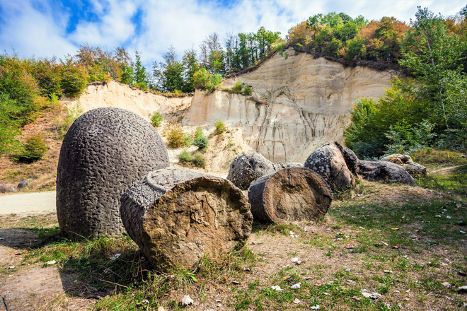 Vùng đất lạ có những viên đá mọc chân biết tăng cân và biết chạy - Ảnh 3.