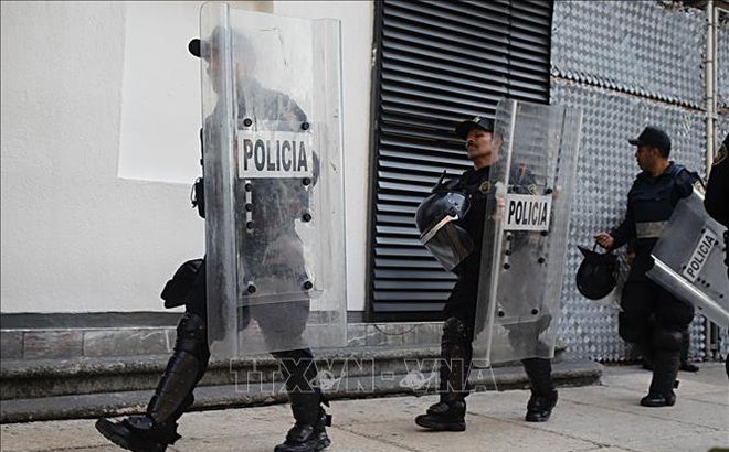 Cảnh sát chống bạo động Mexico làm việc tại Mexico City. Ảnh: AFP/TTXVN