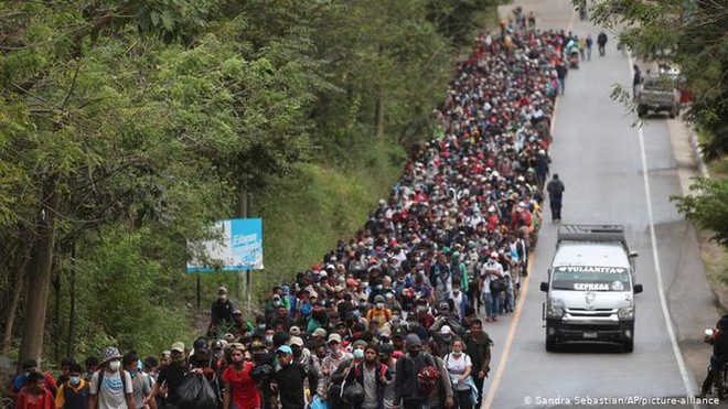 Hàng ngàn người di cư đổ về biên giới Mỹ, chờ chính sách mới của ông Biden - Ảnh 3.