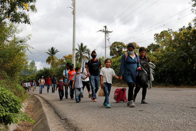 Hàng ngàn người di cư đổ về biên giới Mỹ, chờ chính sách mới của ông Biden - Ảnh 4.