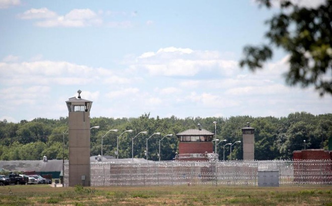 Một nhà tù liên bang tại Terre Haute, Indiana. Ảnh: CNN