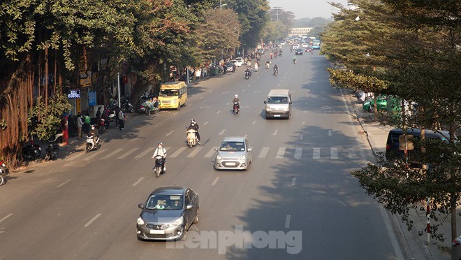 Giao thông các tuyến phố Hà Nội thông thoáng ngày cuối tuần đầu năm 2021 - Ảnh 1.