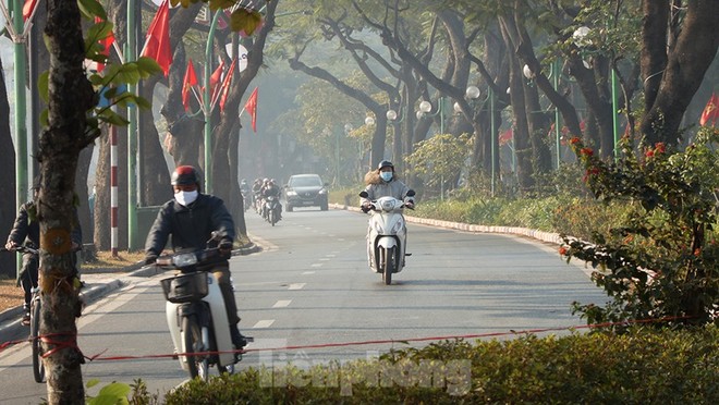 Giao thông các tuyến phố Hà Nội thông thoáng ngày cuối tuần đầu năm 2021 - Ảnh 11.