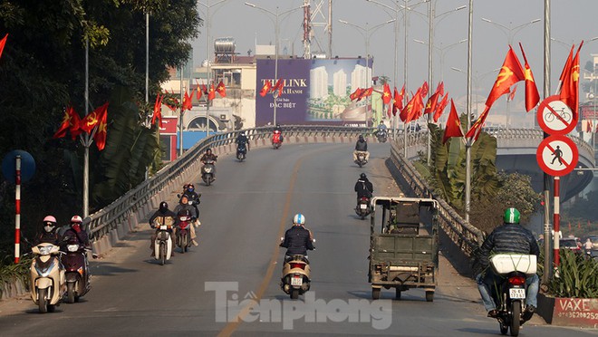 Giao thông các tuyến phố Hà Nội thông thoáng ngày cuối tuần đầu năm 2021 - Ảnh 12.