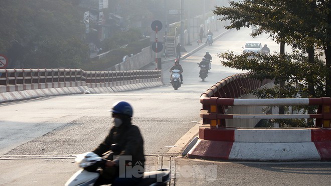 Giao thông các tuyến phố Hà Nội thông thoáng ngày cuối tuần đầu năm 2021 - Ảnh 3.