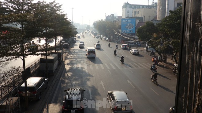 Giao thông các tuyến phố Hà Nội thông thoáng ngày cuối tuần đầu năm 2021 - Ảnh 4.