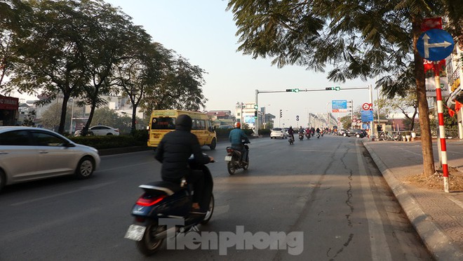 Giao thông các tuyến phố Hà Nội thông thoáng ngày cuối tuần đầu năm 2021 - Ảnh 6.