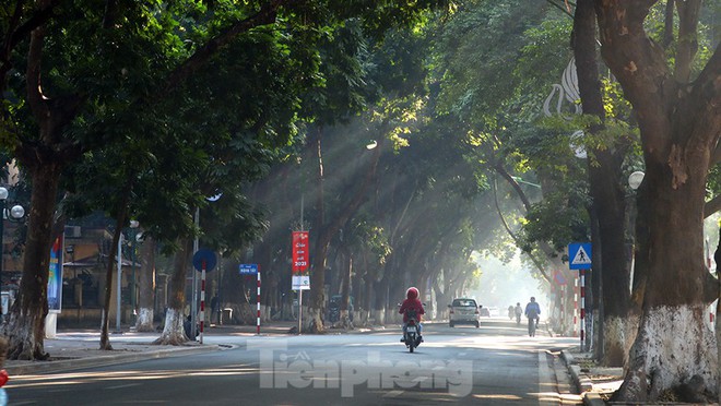 Giao thông các tuyến phố Hà Nội thông thoáng ngày cuối tuần đầu năm 2021 - Ảnh 9.