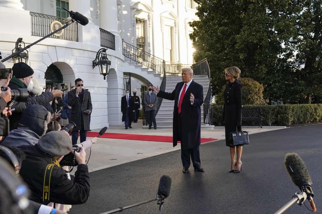 Ông Trump rời Nhà Trằng lần cuối cùng trên cương vị tổng thống, buổi lễ nhậm chức của ông Biden sẽ sớm bắt đầu - Ảnh 3.