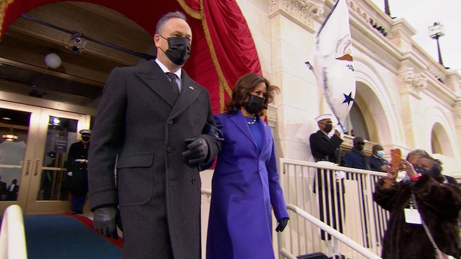 Tòa án Tối cao bị đe dọa đánh bom; ông Joe Biden cùng bà Harris đã có mặt tại điện Capitol - Ảnh 1.