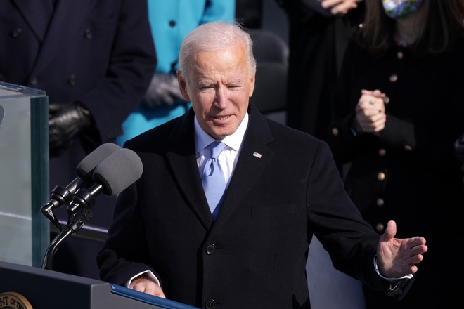 Ông Biden tuyên thệ nhậm chức, chính thức trở thành tổng thống Mỹ thứ 46 - Ảnh 1.