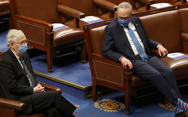 Các lãnh đạo tại Thượng viện Chuck Schumer và Mitch McConnell. Ảnh: Reuters