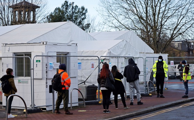 Một điểm xét nghiệm COVID-19 tại Walthamstow, đông bắc London, Anh, ngày 15/12/2020. Ảnh: AFP.