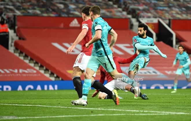 Solskjaer dụng binh như thần, Bruno Fernandes dùng tuyệt chiêu nhấn chìm Liverpool - Ảnh 4.
