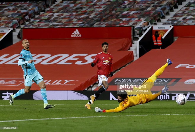 Solskjaer dụng binh như thần, Bruno Fernandes dùng tuyệt chiêu nhấn chìm Liverpool - Ảnh 3.