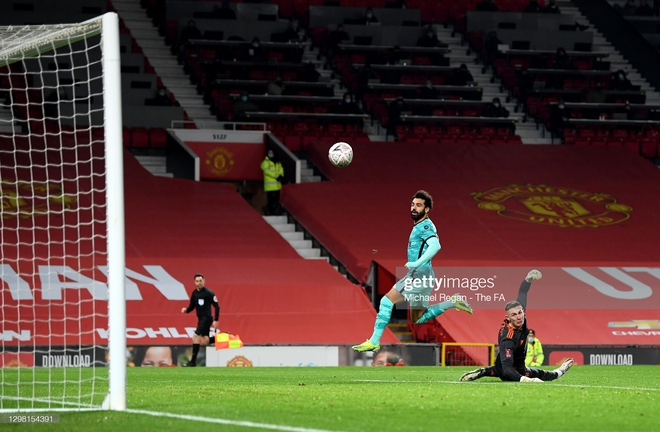 Solskjaer dụng binh như thần, Bruno Fernandes dùng tuyệt chiêu nhấn chìm Liverpool - Ảnh 1.