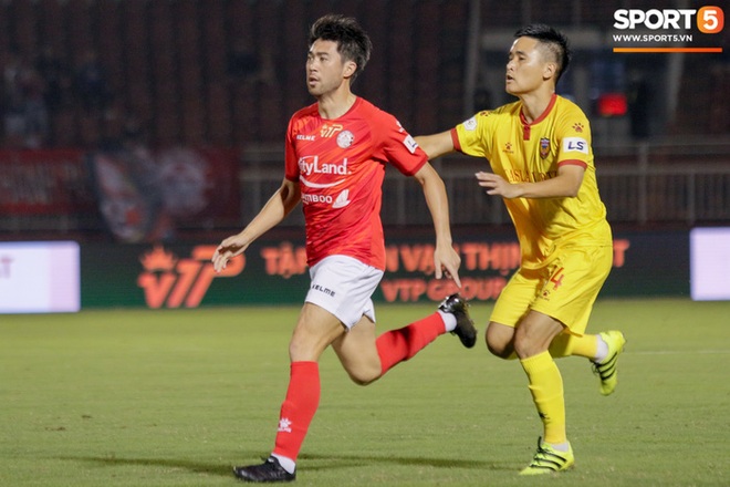 Cầu thủ Việt kiều Lee Nguyễn ra mắt chưa trọn vẹn - Ảnh 1.