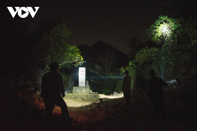 Trắng đêm tuần tra chống dịch trên biên giới Lạng Sơn - Ảnh 7.