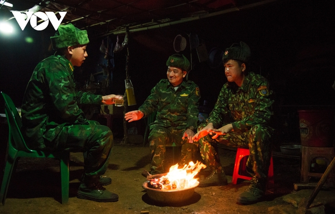 Trắng đêm tuần tra chống dịch trên biên giới Lạng Sơn - Ảnh 9.