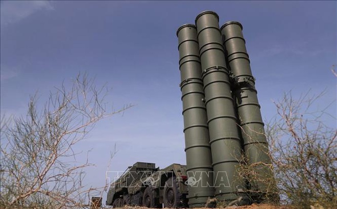 Hệ thống phòng thủ tên lửa S-400 của Nga tham gia cuộc tập trận quân sự Kavkaz-2020 tại Ashuluk (Nga). Ảnh: EPA-EFE/TTXVN