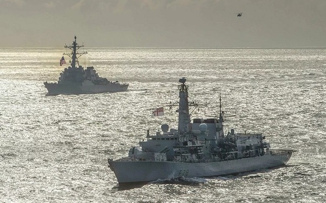 Tàu khu trục Hải quân Mỹ tiến vào Bển Đen. (Ảnh: RIA)