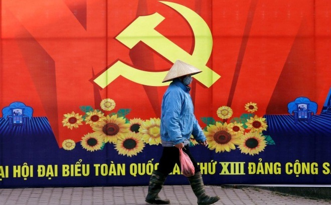 Áp phích về Đại hội Đảng Cộng sản Việt Nam lần thứ 13. Ảnh: Reuters.