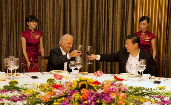 Ông Biden và Chủ tịch Trung Quốc Tập Cận Bình trong một cuộc gặp năm 2011. Ảnh: The Diplomat