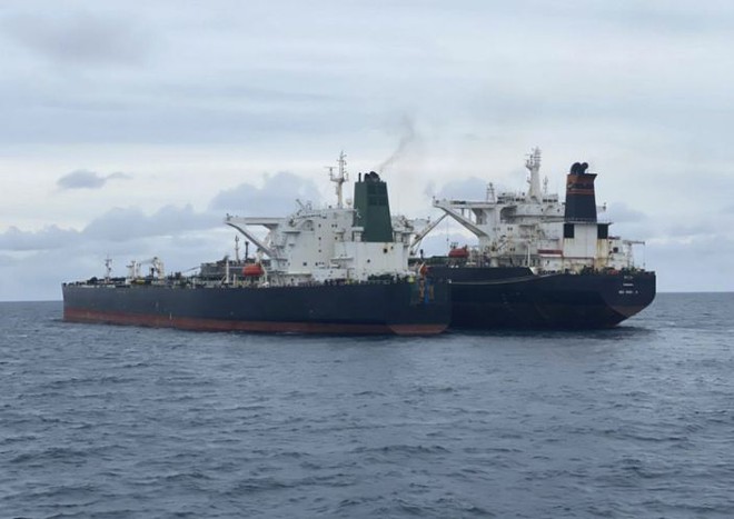 Bất ngờ: Tàu treo cờ Panama bị bắt quả tang tuồn lậu dầu từ tàu Iran, bại lộ lai lịch là tàu... Trung Quốc - Ảnh 1.