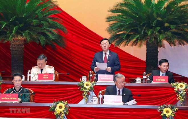 Ông Vương Đình Huệ điều hành phiên thảo luận Văn kiện Đại hội XIII - Ảnh 1.