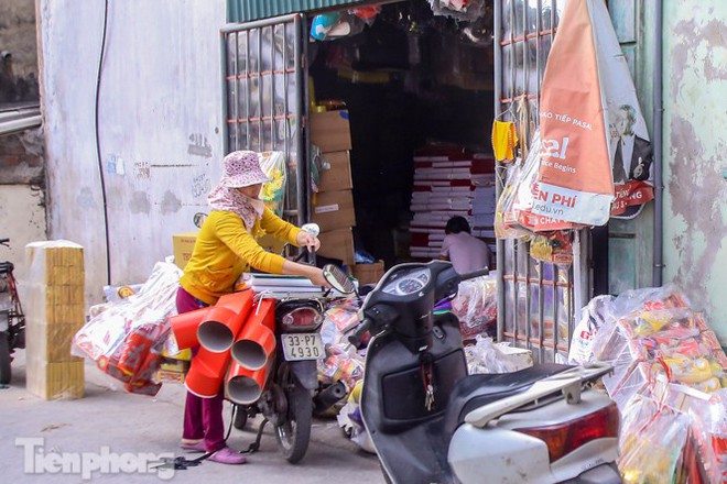 Làng vàng mã chạy nước rút trước ngày ông Công ông Táo - Ảnh 13.