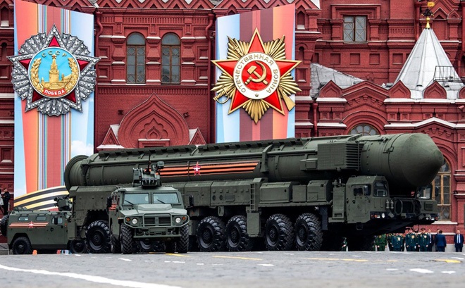 Tên lửa đạn đạo liên lục địa Nga xuất hiện trên Quảng trường Đỏ. Ảnh: AP