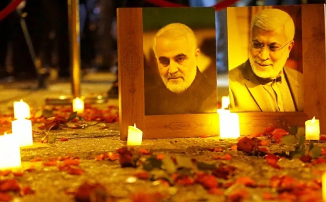 Thắp nến tưởng niệm tướng Iran Soleimani. Ảnh: Reuters.