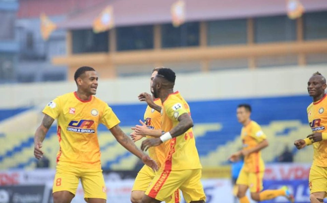 Bị Nam Định sa thải vì “bệnh ngôi sao”, ngoại binh V.League “đòi nợ” bằng chiến thắng hủy diệt