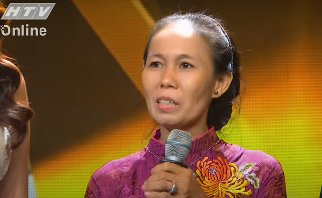 Ca sĩ Thu Phương tặng áo dài cho vợ của thí sinh đạt giải Nhất Và tôi vẫn hát - Ảnh 3.