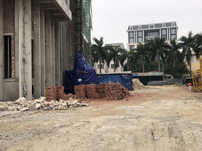 Vụ rơi thang tời công trình cao tầng: Còn 8 tháng nữa thang mới hết hạn kiểm định - Ảnh 3. Vụ rơi thang tời công trình cao tầng: Còn 8 tháng nữa thang mới hết hạn kiểm định - Ảnh 3.