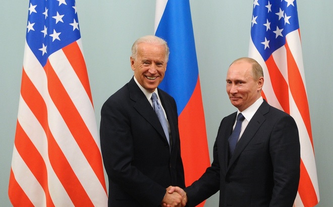 Ông Joe Biden và ông Vladimir Putin. Ảnh: The Bell