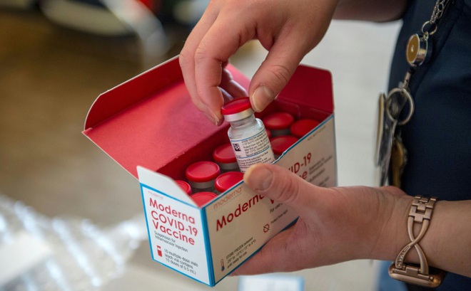 Vaccine ngừa COVID-19 của hãng Moderna cần phải được bảo quản trong nhiệt độ siêu thấp. Ảnh: AFP