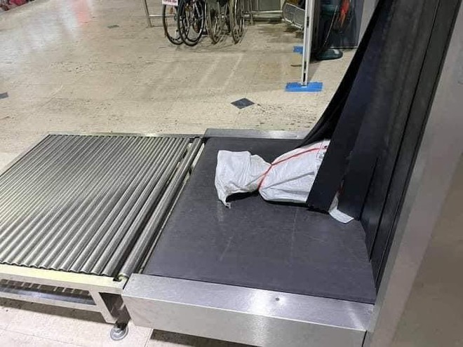 Sân bay nháo nhác vì gói hàng kinh dị trên băng chuyền, sự thật bên trong khiến tất cả bất ngờ - Ảnh 1. Sân bay nháo nhác vì gói hàng kinh dị trên băng chuyền, sự thật bên trong khiến tất cả bất ngờ - Ảnh 1.