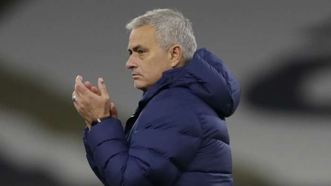 HLV Mourinho đi vào lịch sử khi giúp Tottenham vào chung kết League Cup - Ảnh 1.