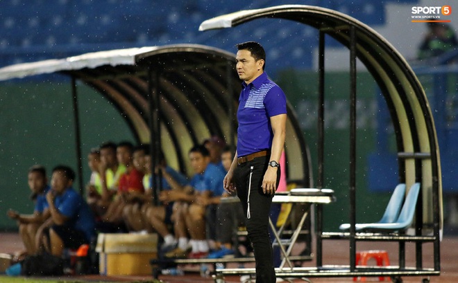 Fan Thái Lan chê HAGL của HLV Kiatisuk đá như Thai League 3