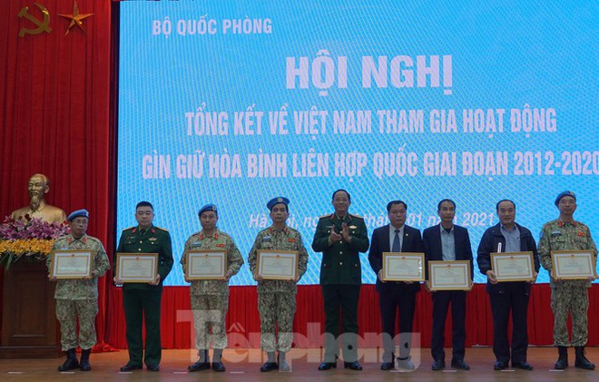 Thượng tướng Nguyễn Chí Vịnh: Hình thành ‘quyền lực mềm’ để bảo vệ Tổ quốc - Ảnh 9.