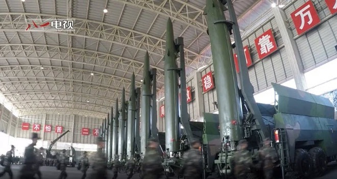 Trung Quốc phô diễn loạt tên lửa răn đe Đài Loan trong năm mới - Ảnh 1.
