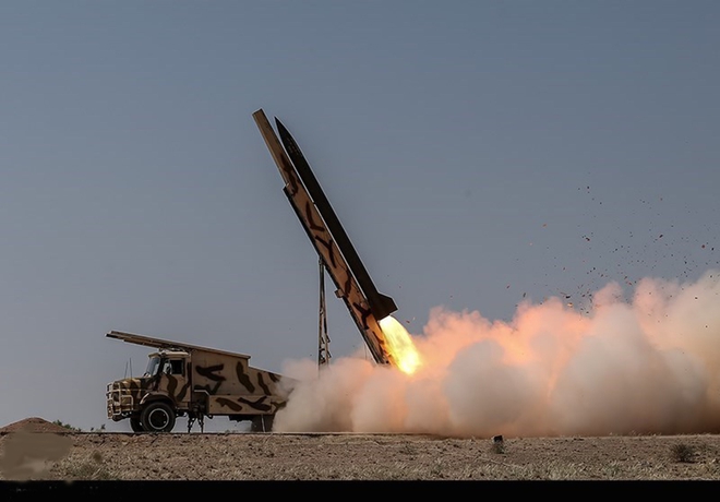 Hạm đội 5 Mỹ và tàu chiến Hàn Quốc áp sát Iran, Eo Hormuz lại nóng rực - Thổ ra đòn hiểm, tàu Hy Lạp ôm đầu máu! - Ảnh 2.