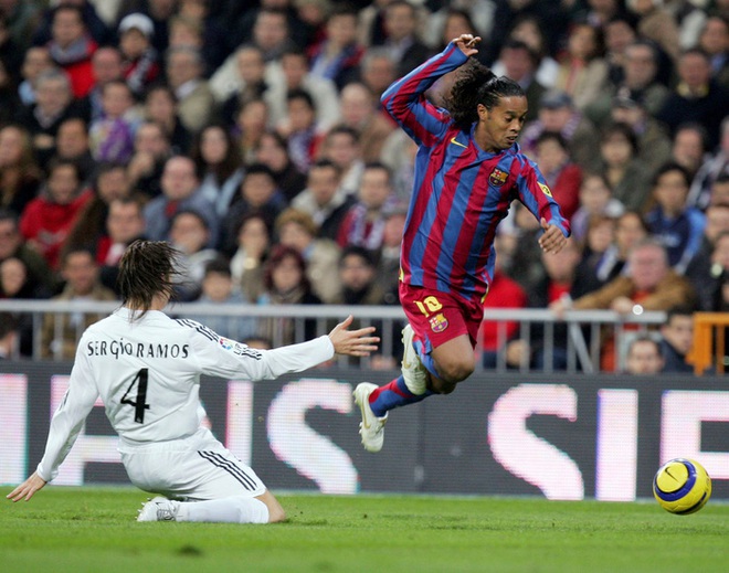 Hậu tù tội, Ronaldinho phục sinh và ngày càng rực rỡ - Ảnh 3.