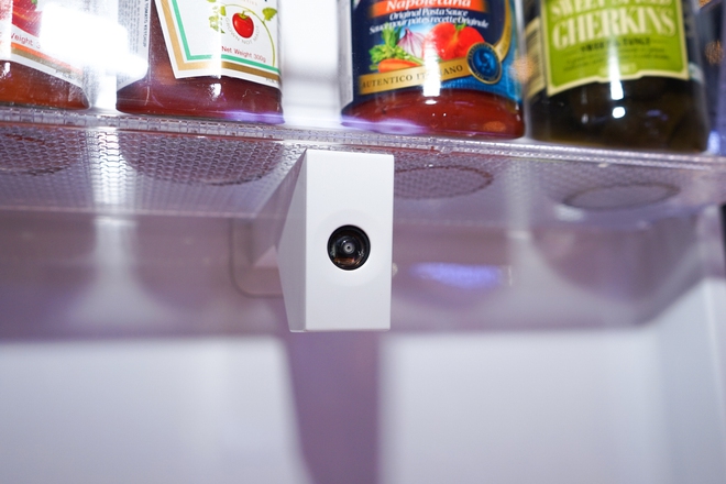 Chiêm ngưỡng siêu tủ lạnh thông minh có thể điều khiển máy giặt, TV, máy lọc không khí - Ảnh 2.